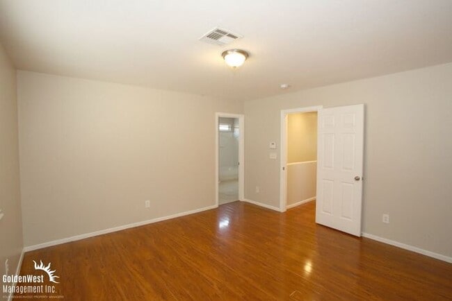 Building Photo - Charming 3Bdm 2.5Ba Home in Las Vegas