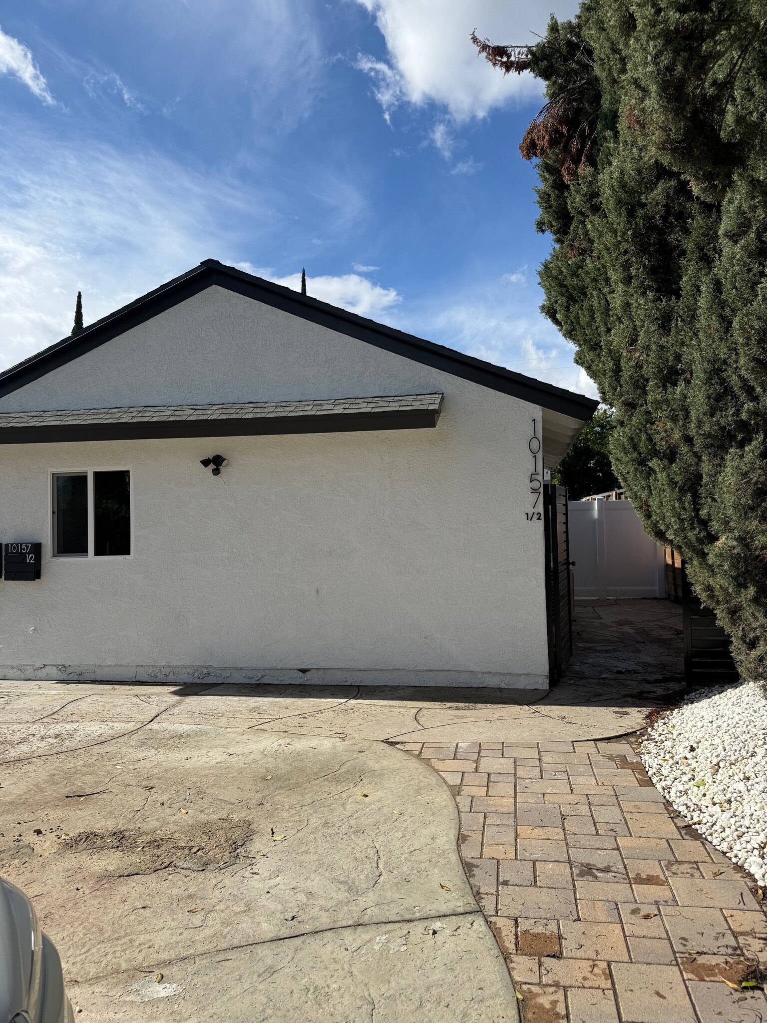 Building Photo - 10157 Swinton Ave