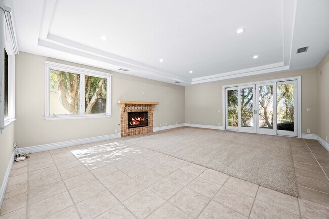 Building Photo - Elegant Dream Escape - Hills of Studio City