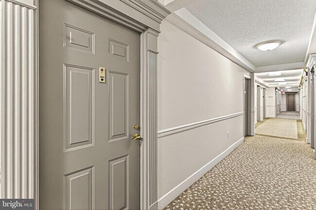 Building Photo - 2151 Jamieson Ave