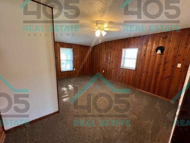Building Photo - 3 Bedroom in Jones!