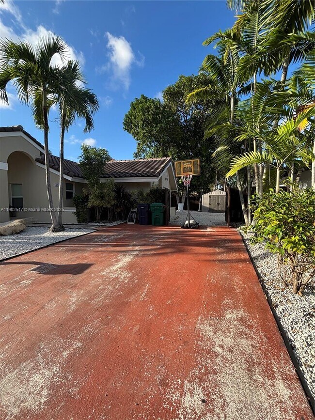 Primary Photo - 11463 SW 74th St