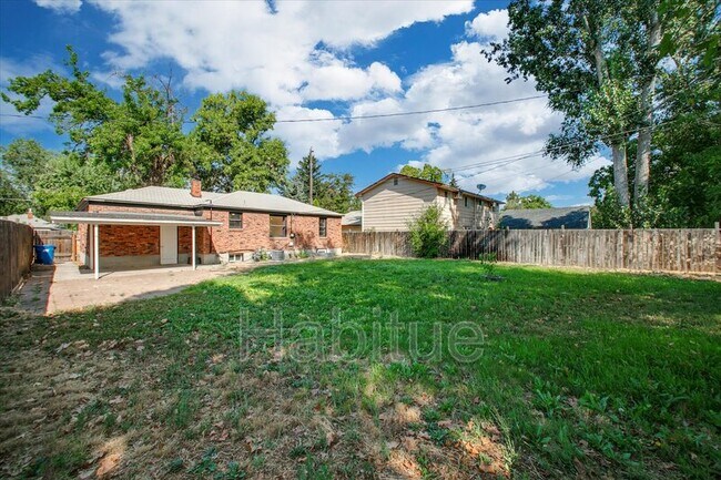 Building Photo - 414 S Pond St