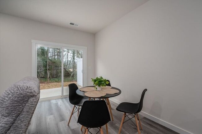 Building Photo - Brand-New Luxury Townhomes – Move-In Speci...