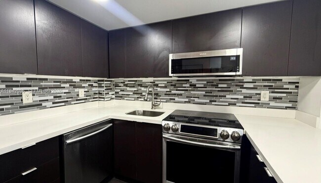 Building Photo - 16950 W Dixie Hwy