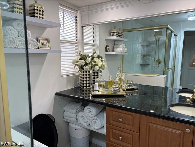 Building Photo - 1156 Oakes Blvd