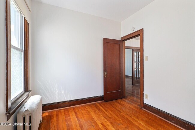 Building Photo - 52 Forest Ave