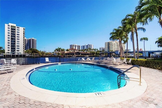 Building Photo - 2895 NE 32nd St