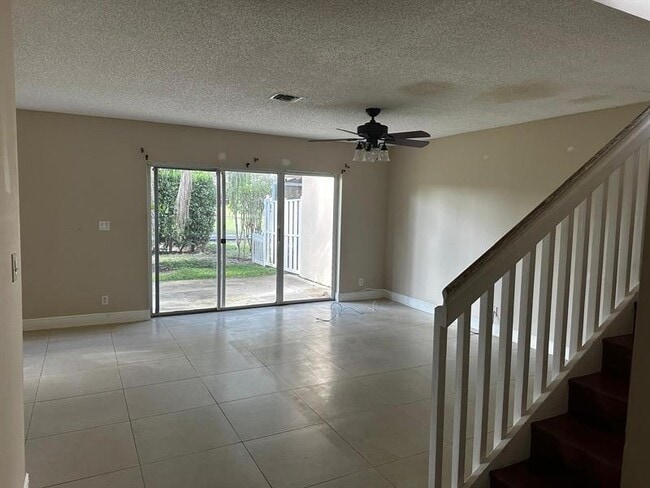 Building Photo - 8438 NW 40th Ct