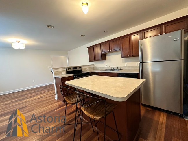 Building Photo - Live in Comfort: Spacious 3 Bedroom 2 Bath...