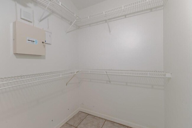 Building Photo - 9841 Las Casas Dr