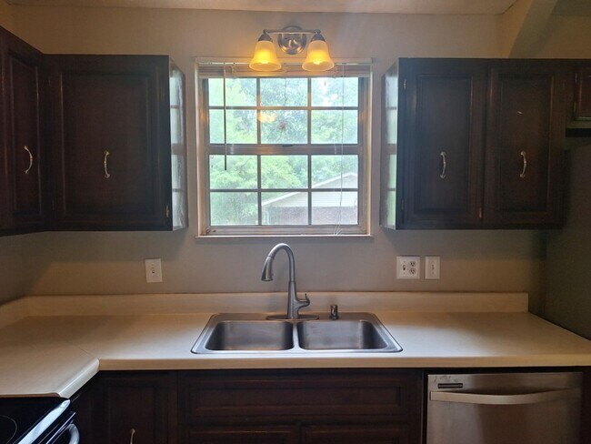 Building Photo - Basement Rancher located in Farragut