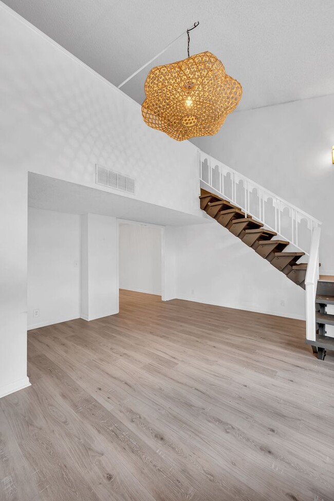 Building Photo - Great corner studio location in Belle Forest.