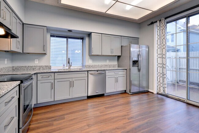 Building Photo - Updated Kiln Creek Home
