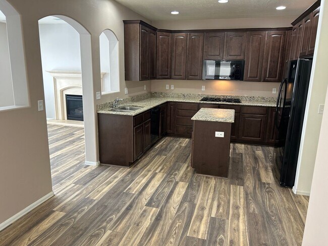 Building Photo - Beautiful 3 Bed 2.5 Bath - 2 Story Home in...