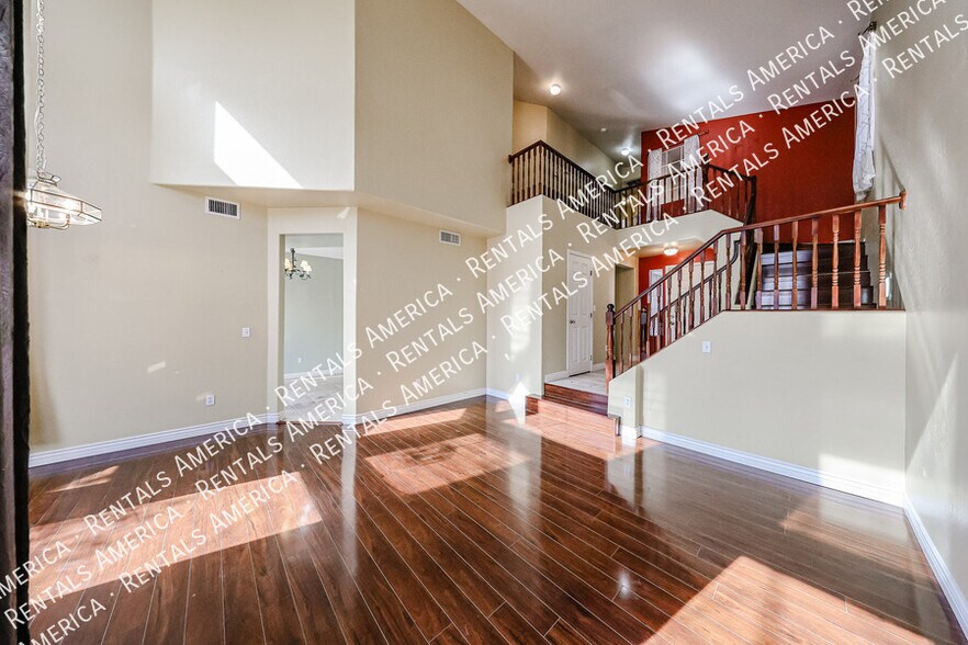 Building Photo - 2127 E Nighthawk Wy