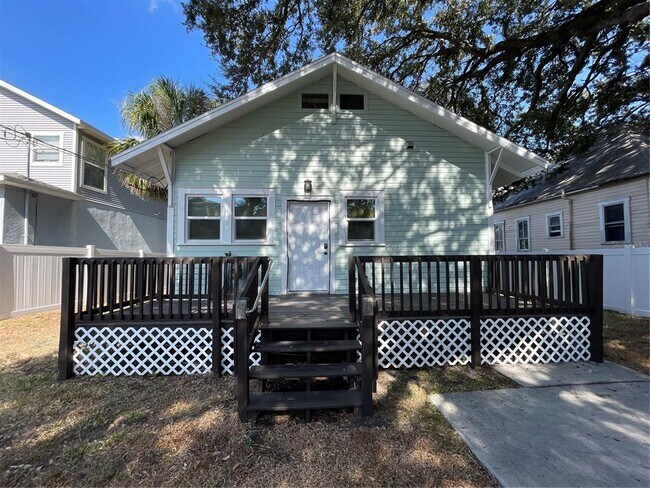 Building Photo - 1932 W Spruce St