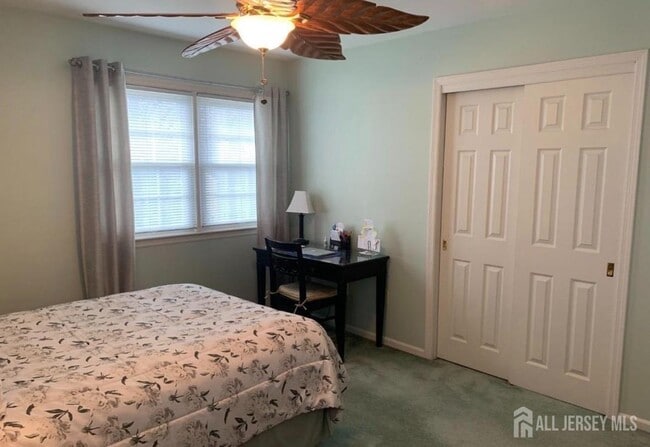 Building Photo - 3307 Evergreen Ln