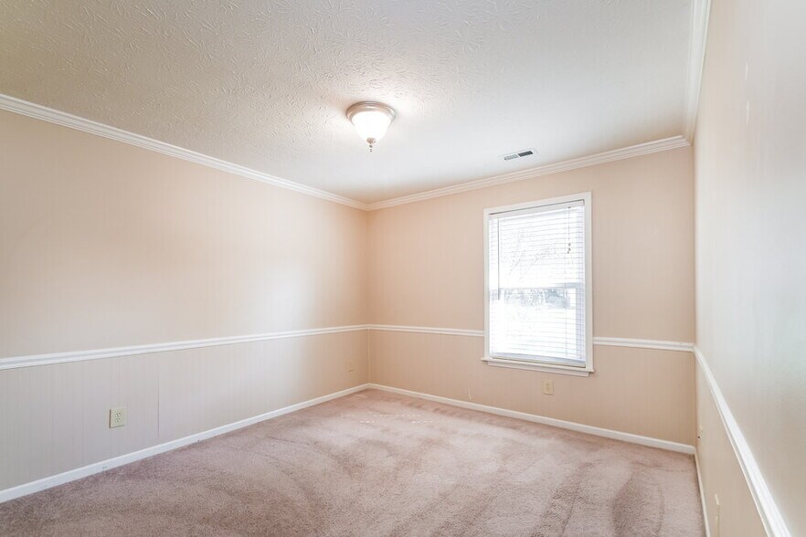 Building Photo - 5508 Pine Hill Dr