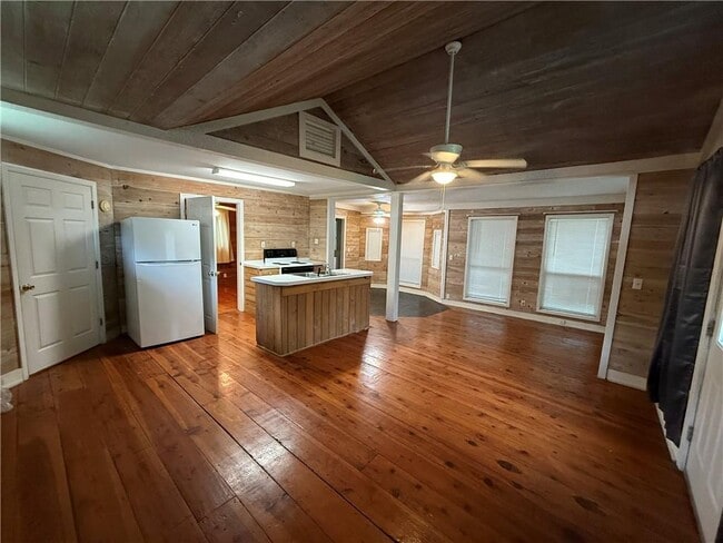 Building Photo - 13690 Scenic Hwy 98