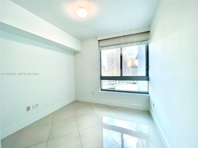 Building Photo - 350 S Miami Ave