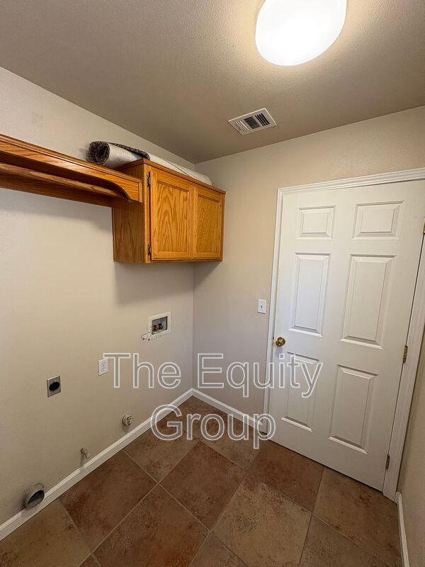 Building Photo - 1422 E Mesa Ct