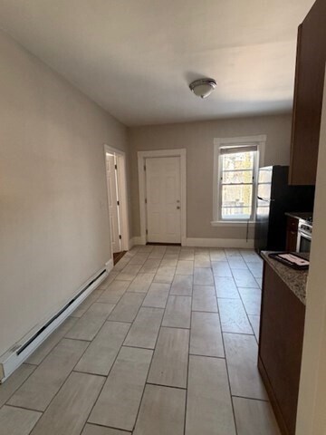 Building Photo - 132 Chelsea St