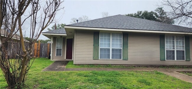 Building Photo - 1141 Oney Hervey Dr