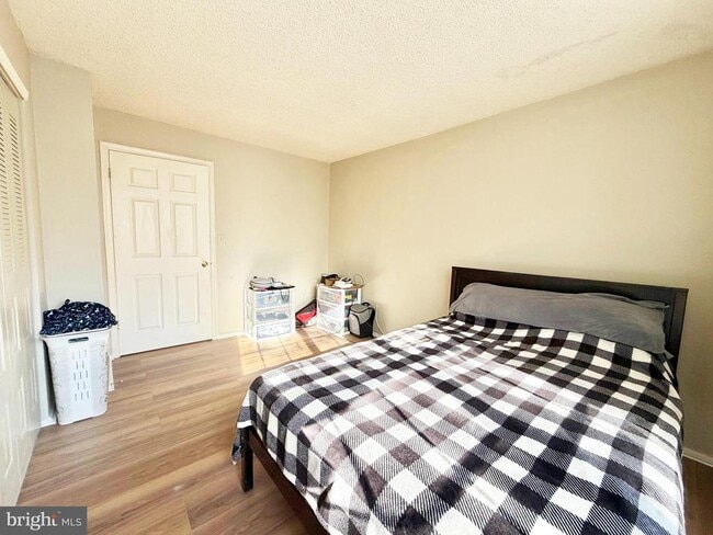 Building Photo - 82 Versailles Ct