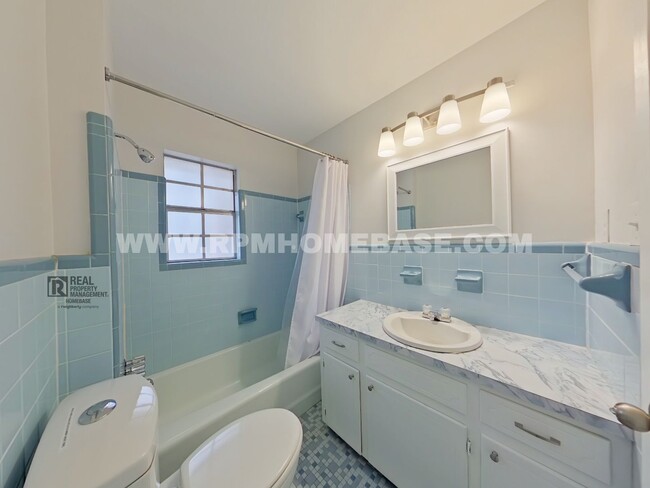 Building Photo - Move-In Ready! NEWLY RENOVATED 3/2 BEAUTY ...