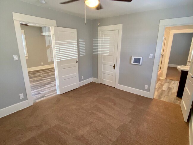 Building Photo - Charming 2 Bedroom Craftsman House w/Porch and Private Back Patio in Hillcrest