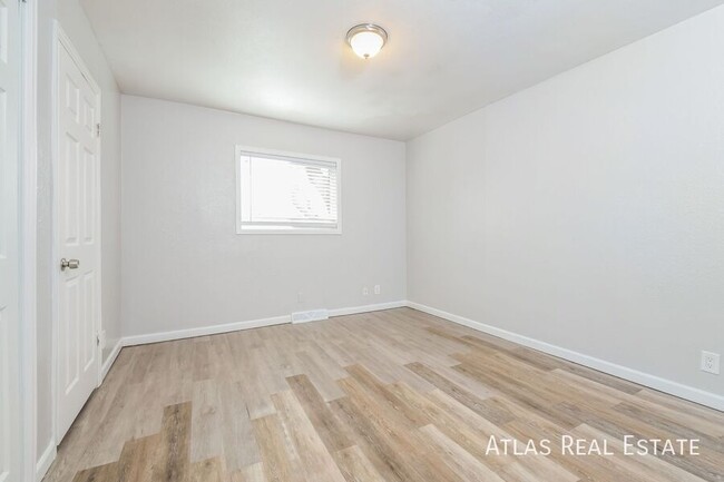 Building Photo - 3 Bedroom, 1 Bath in the Villa Park Neighb...