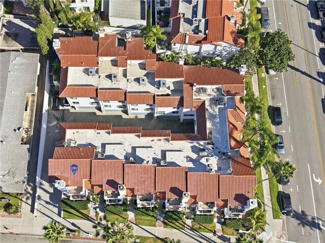 Building Photo - 200 N Catalina Ave