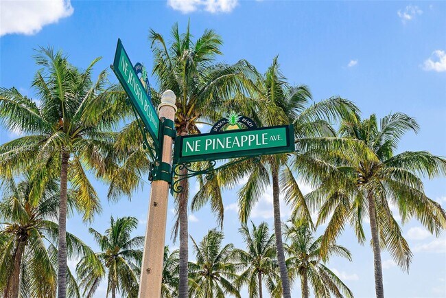 Building Photo - 10200 S Ocean Dr