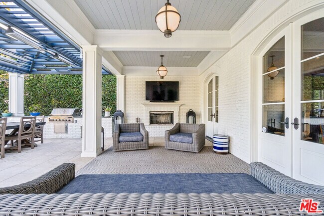 Building Photo - 458 Toyopa Dr