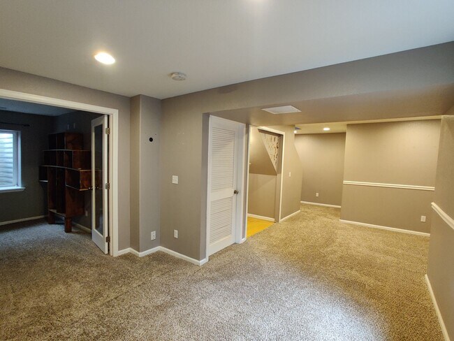 Building Photo - 4 Bedroom Updated Home in Fountain!