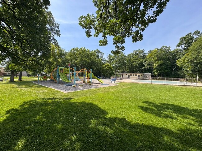 Building Photo - AVAILABLE SEPTEMBER 1: Updated 4-bedroom single family home on a quiet block- with 2 kitchens, 2 ...