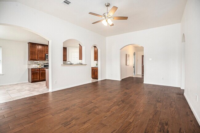 Building Photo - 1195 Quarterhorse Dr