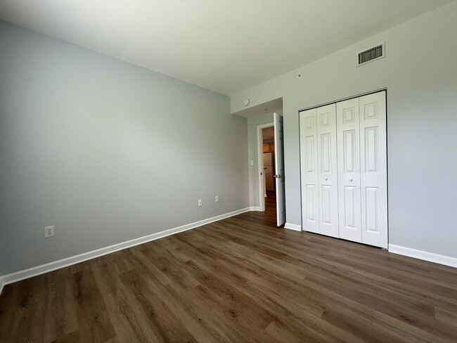 Building Photo - 440 S Villa San Marco Dr
