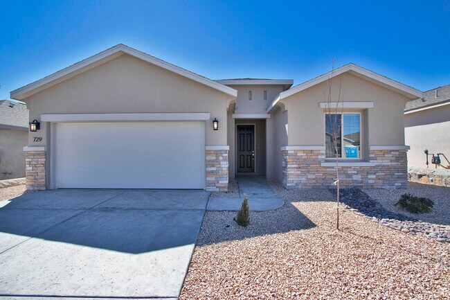 Building Photo - 729 C. Escondida