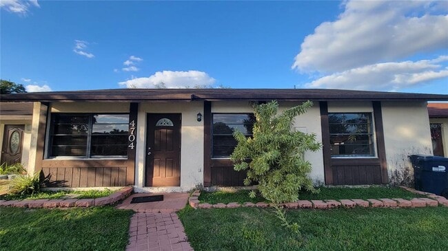 Primary Photo - 4704 SW 136th Pl
