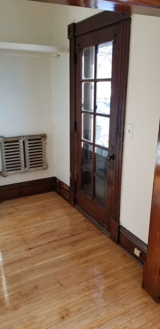Building Photo - Awesome 2nd floor studio with private deck...