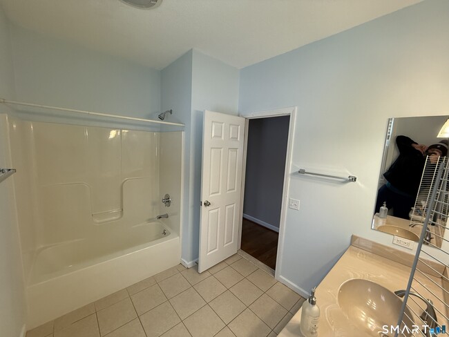 Building Photo - 104 Valley View Rd