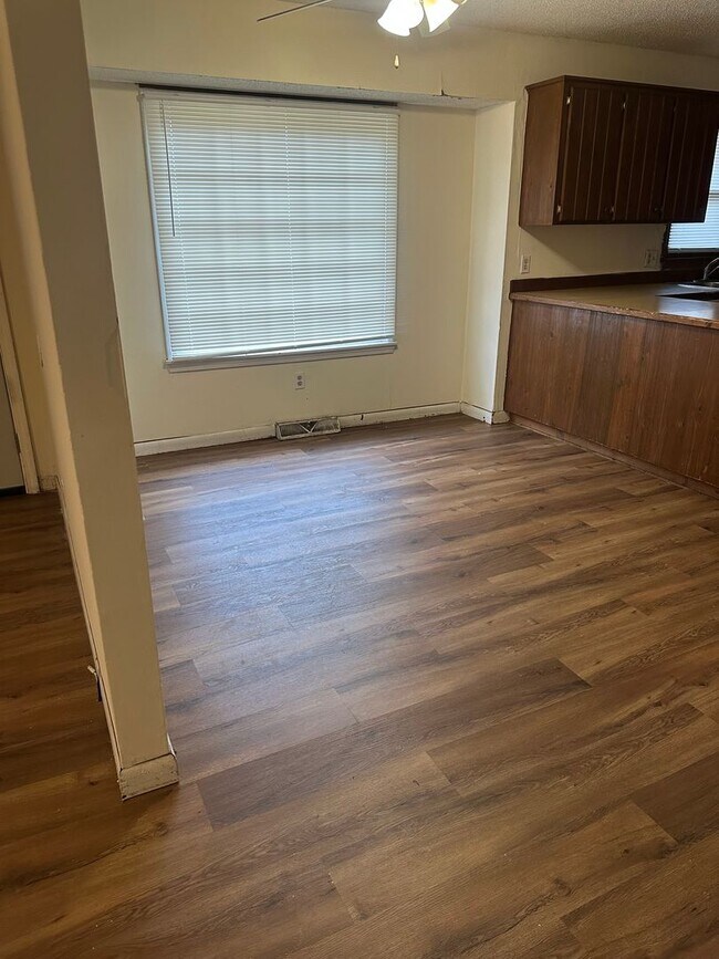 Building Photo - Great 3 bed bath home in SW Springfield