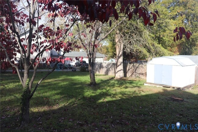 Building Photo - 2628 Kenwood Ave