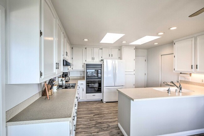 Building Photo - 408 Stuart Ave