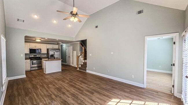 Building Photo - 831 Landing Dr