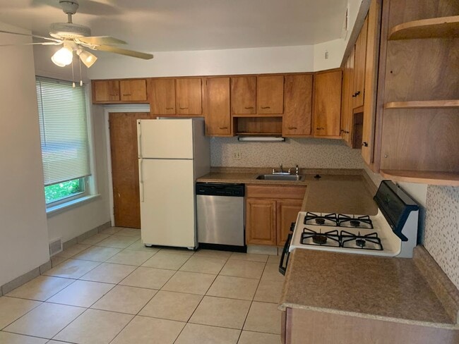 Building Photo - Fantastic Location in the Heart of Squirrel Hill!