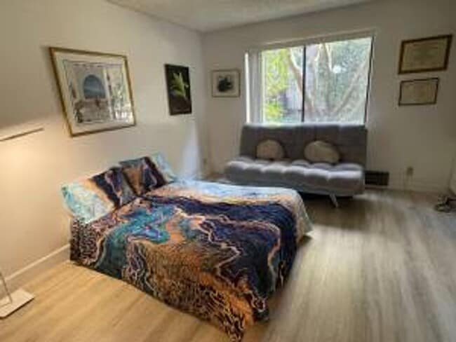 Building Photo - 6 MONTHS SHORT TERM RENTAL FURNISHED CONDO AVAILABLE