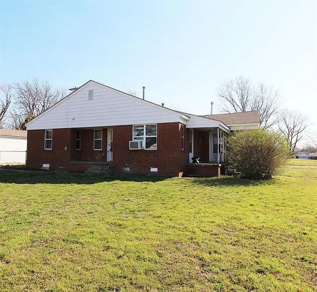 Primary Photo - 1-Bedroom Duplex on Corner Lot – Near Midw...
